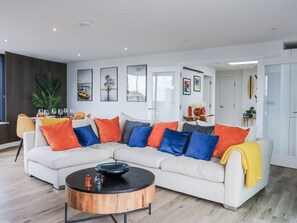 Cottage | Living area