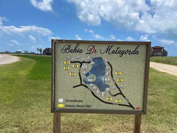 Mapa de Bahia De Matagorda con parcelas numeradas, que indican casas adosadas y terrenos para futuras construcciones.