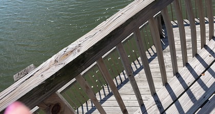 Egrets' Landing 2-bedroom 2-Bath Coastal Condo Minutes from Beach Entrance