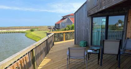Egrets' Landing 2-bedroom 2-Bath Coastal Condo Minutes from Beach Entrance