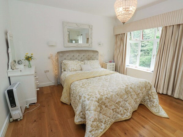 4 bedrooms, individually decorated, individually furnished, free WiFi