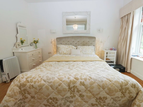 4 bedrooms, individually decorated, individually furnished, free WiFi