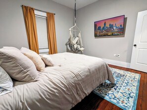 4 bedrooms, desk, iron/ironing board, travel crib
