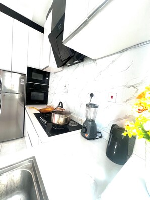 Microondas, horno y parrilla de estufa