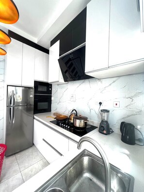 Een magnetron, een oven, een kookplaat