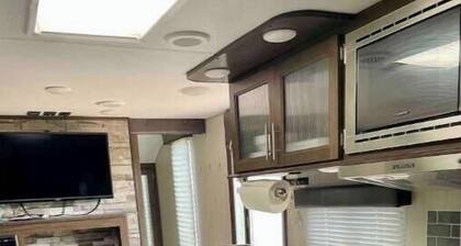 The Grey Wolf - Camper by Mount Rushmore/Custer SP