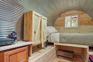 1 bedroom, free WiFi, bed sheets