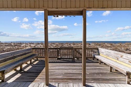Experience oceanfront at Three C Gulls, a 4-bedroom cottage in Oak Island