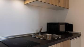 Standard Studio | Private kitchen | Cookware/dishes/utensils