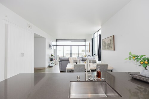 Piccola Italia with free garage parking