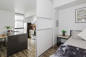 2 soverom, reiseseng for barn, wi-fi (inkludert) og sengetøy