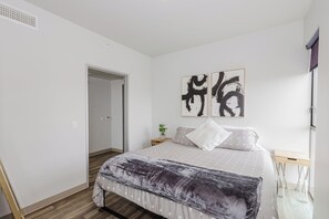 2 bedrooms, travel cot, free WiFi, bed sheets
