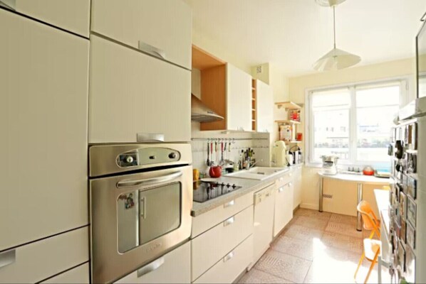 Micro-ondes, four, plaque de cuisson, lave-vaisselle