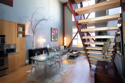 Charming 2-bedroom Loft on Santana Row with WiFi, AC