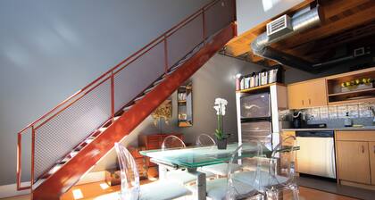 Charming 2-bedroom Loft on Santana Row with WiFi, AC