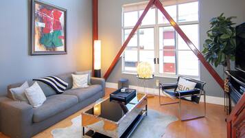 Smart TV, fireplace, DVD player