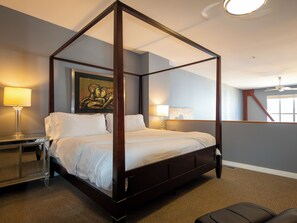 2 dormitorios, escritorio, tabla de planchar con plancha y wifi