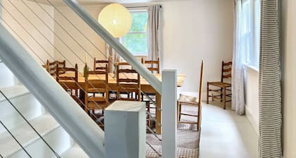 Farmhouse with 4 bedrooms, Large Private Yard, Minutes from the Beach