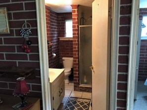 Shower, hair dryer, towels, soap - 2 bedroom cottage, 1 side of a duplex, in Catawba. Sandy beach 500 ft away. (Port Clinton)