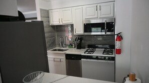 Mikrowelle, Ofen, Herdplatte, Geschirrspüler