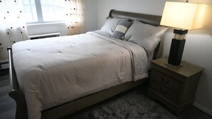 Tabla de planchar con plancha, wifi gratis, ropa de cama