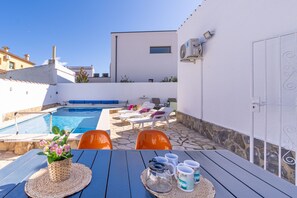 Villa | Pool | Indoor pool, outdoor pool