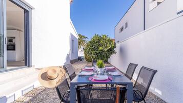 Villa | Outdoor dining