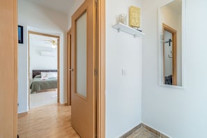 4 bedrooms, iron/ironing board