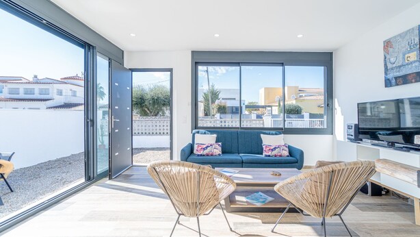 Villa | Living room - Villa in Empuriabrava With Private Pool (Castello d'Empuries)