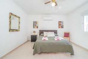 4 bedrooms, iron/ironing board
