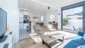Villa | Living room - Villa in Empuriabrava With Private Pool (Castello d'Empuries)