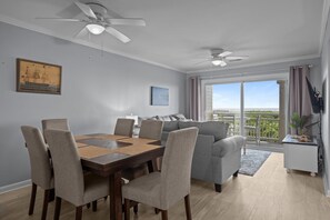 Smart TV, reproductor de DVD, libros y videoteca 