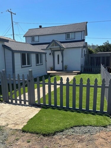 Cambria Cute Cottage with Private Deck