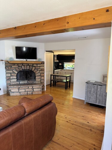 Cambria Cute Cottage with Private Deck