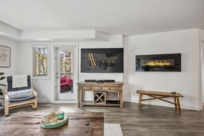 Smart-TV, Kamin, Stereoanlage