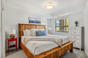 3 bedrooms, desk, free WiFi, bed sheets