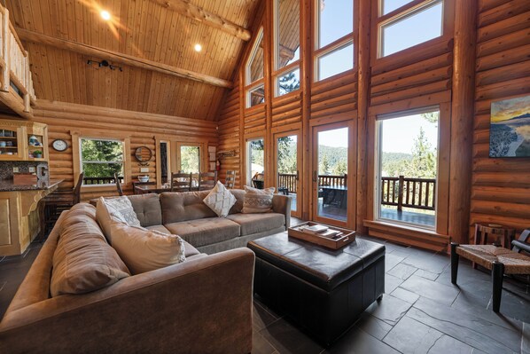 TV, DVD player - Lakeview Lodge (Big Bear Lake)