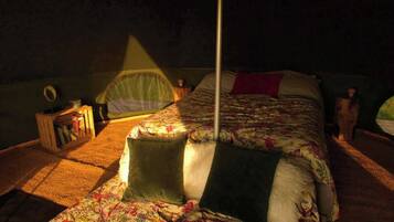 1 bedroom, bed sheets