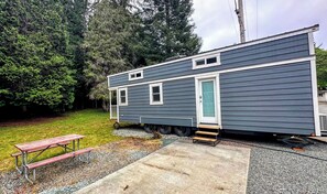 Exterior - Have a blast in the Redwoods, then relax in tiny home comfort! (Hiouchi)