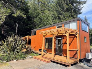 Exterior - Have a blast in the Redwoods, then relax in tiny home comfort! (Hiouchi)