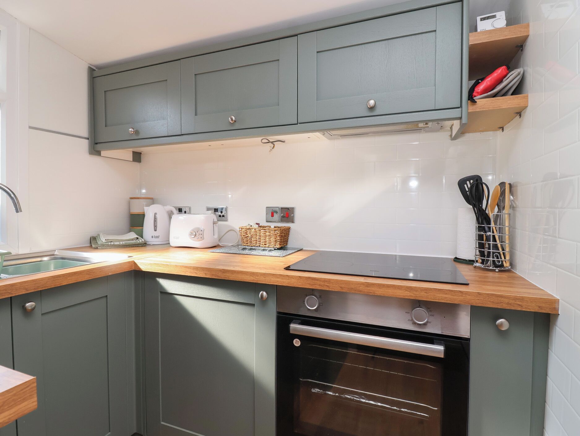 Cookware/dishes/utensils