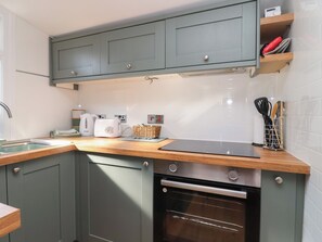 Cookware/dishes/utensils - Stella Maris (Torpoint)