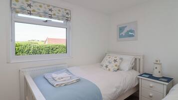 2 bedrooms, individually decorated, individually furnished, free WiFi