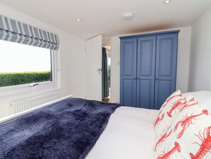 2 dormitoris, decoració individual i mobiliari individual 