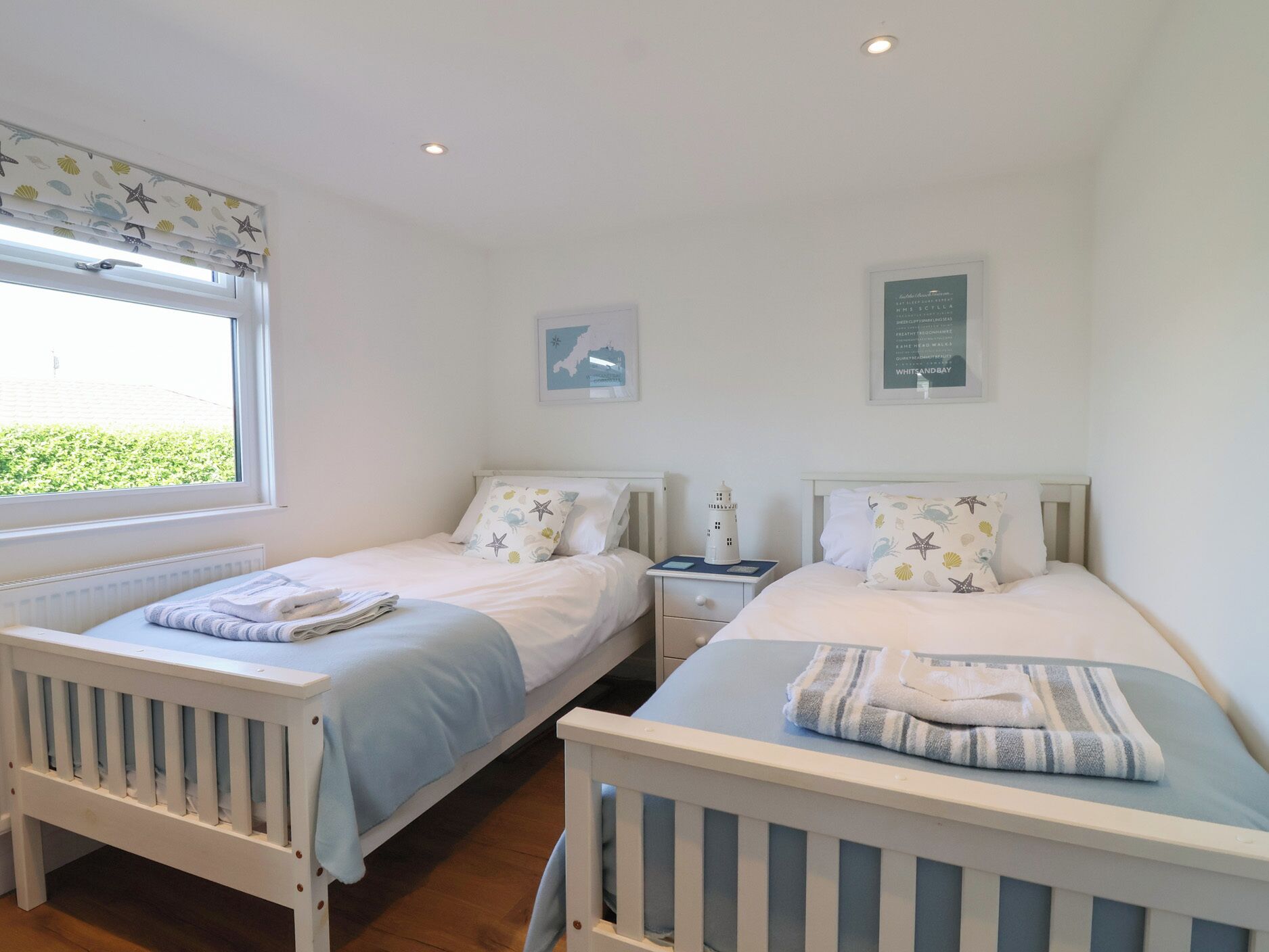 2 Schlafzimmer, individuell dekoriert, individuell eingerichtet