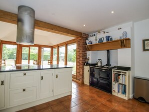 Cottage | Private kitchen | Fridge, microwave, dishwasher, toaster - Uplands Dower House (Ledbury)