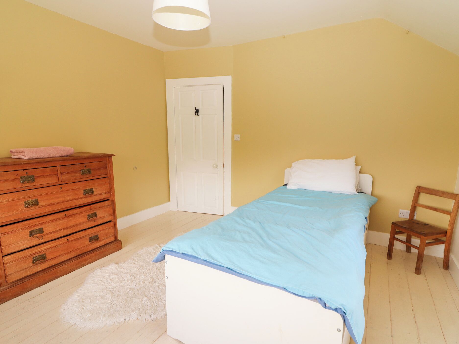 5 عدّة غرف نوم وبديكورات فريدة لكل غرفة وطراز فريد لكل وحدة