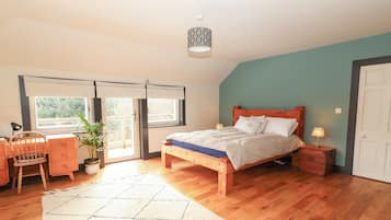 5 bedrooms, individually decorated, individually furnished, free WiFi