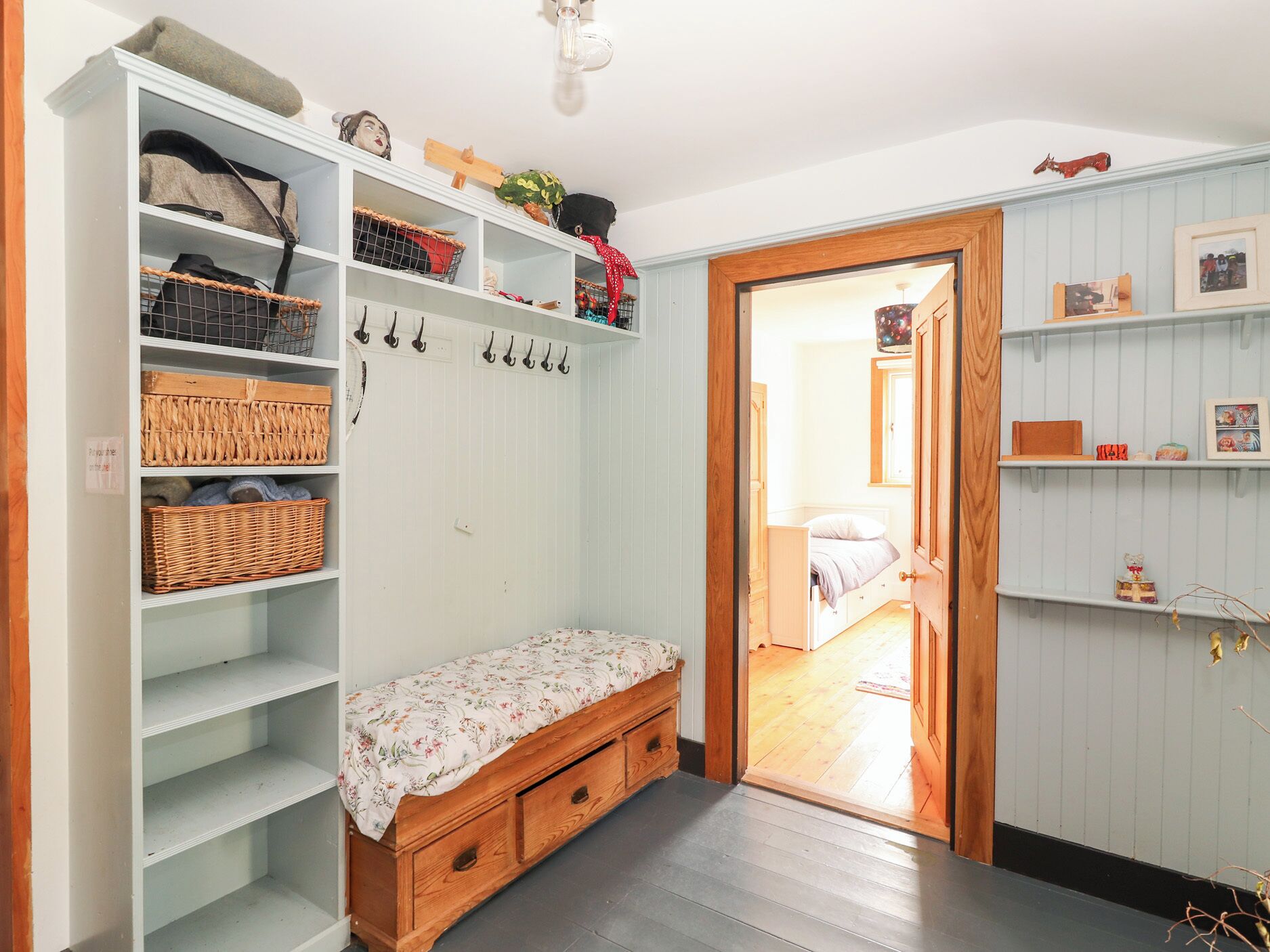 5 bedrooms, individually decorated, individually furnished, free WiFi