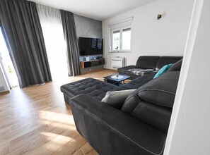 Télévision, table de tennis de table